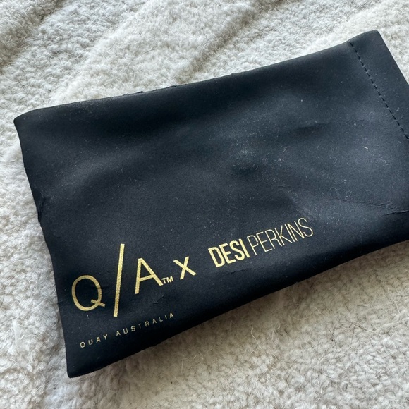 Quay x Desi Sunglasses Gold Lens/ black frame - Picture 5 of 6